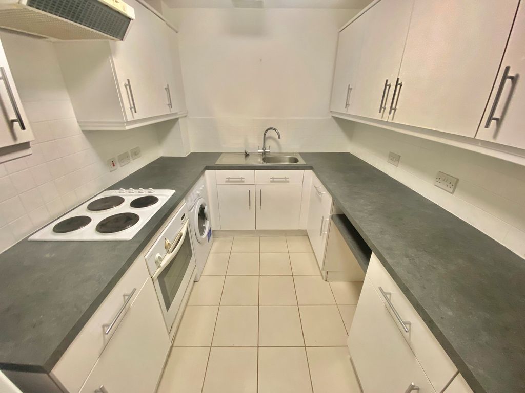 Property photo 3 of 6 Kitchen