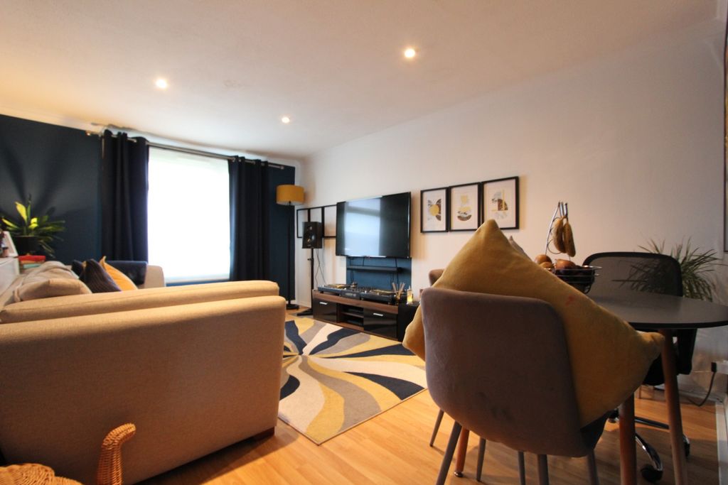 Property photo 2 of 10 Photo 3