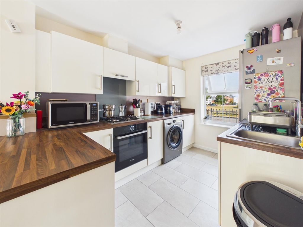 Property photo 2 of 24