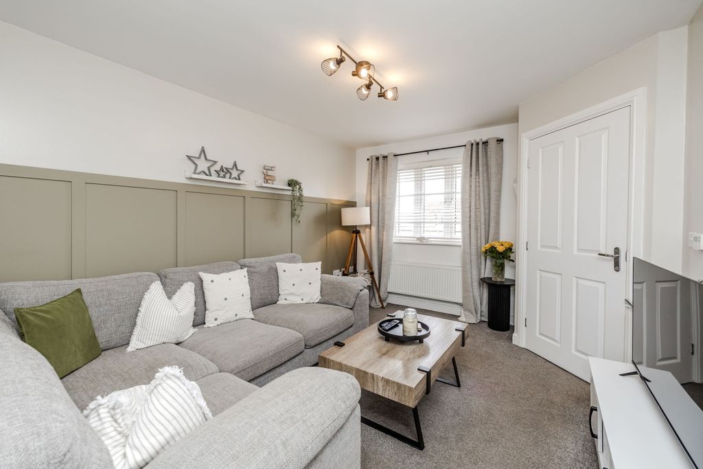 Property photo 2 of 27 17Monarchroadconsettdh85Yh-1