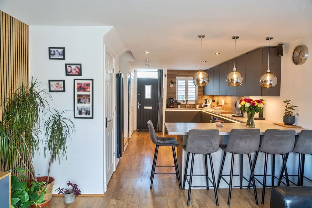 Property photo 2 of 22