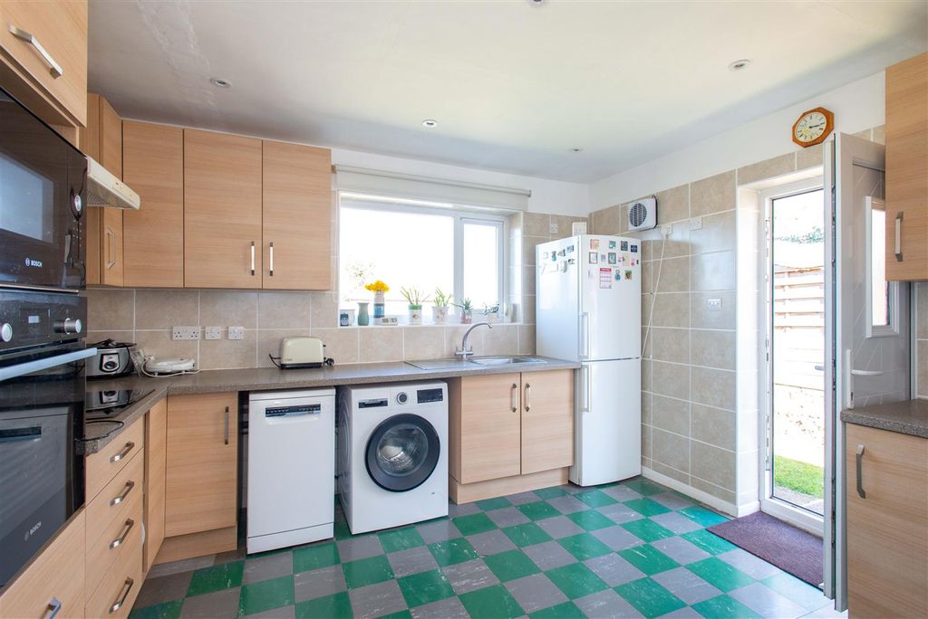 Property photo 2 of 15 2025.04.01 - 3 Curzon Close, Br6 9Np-0602.Jpg