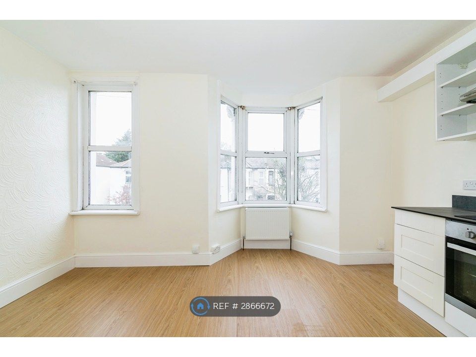 Property photo 2 of 21 Kitchen/Living Room