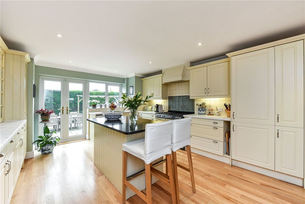 Property photo 3 of 16 Kitchen