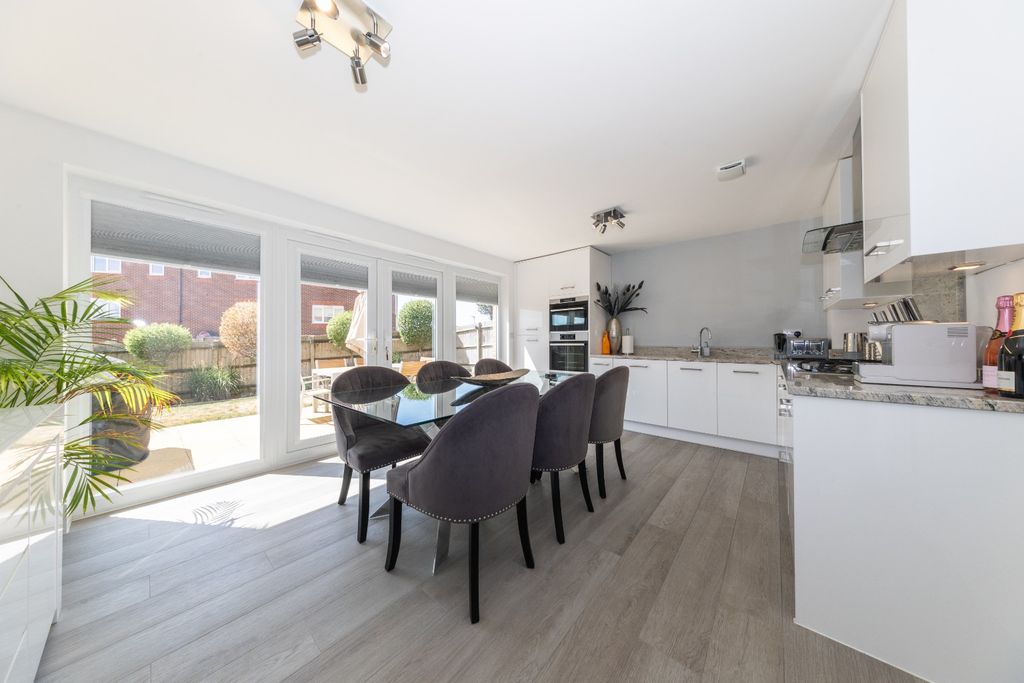 Property photo 2 of 22 4109952