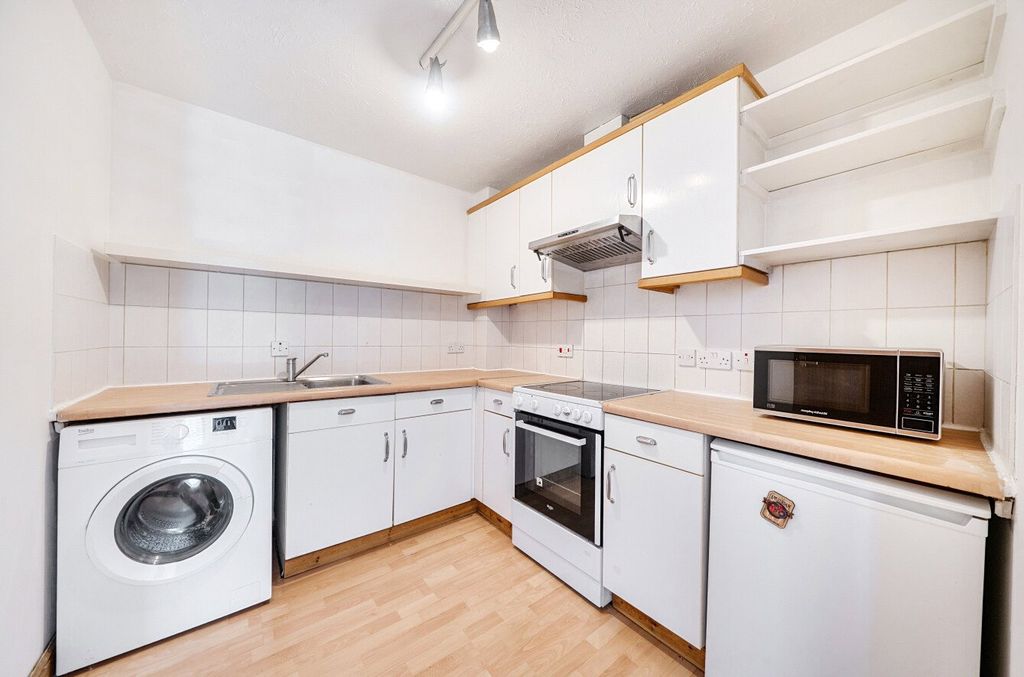 Property photo 3 of 6 Kitchen