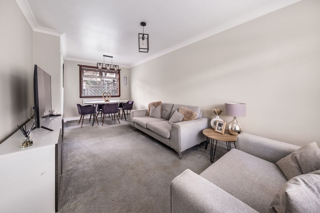 Property photo 2 of 27