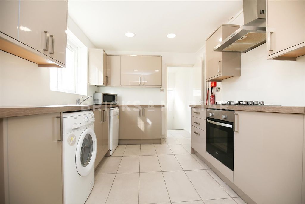 Property photo 1 of 8 0Leh6Dwsdrytmlqlgj-Xmaqzrwy.Jpg