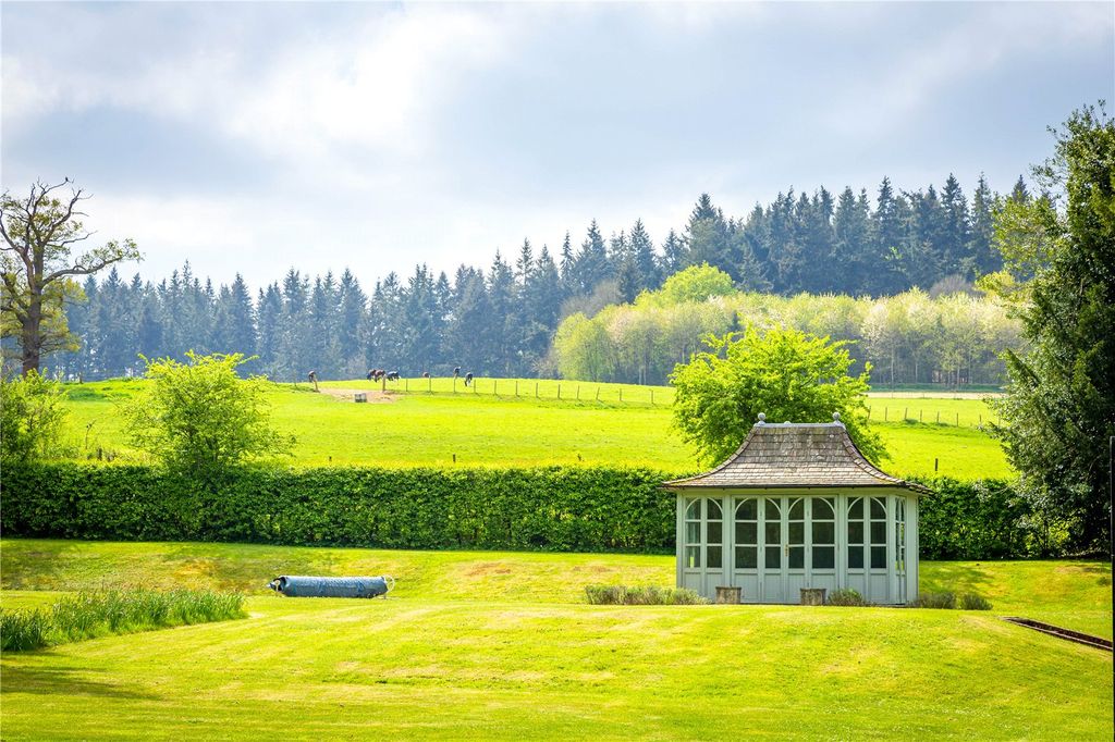 Property photo 3 of 34 House. Partnership