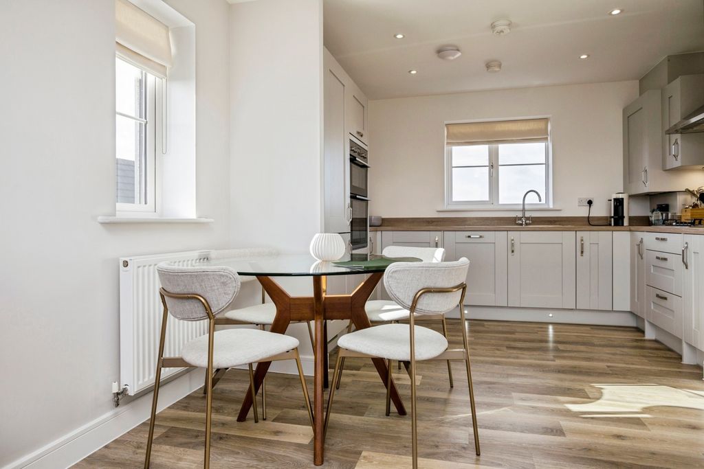 Property photo 3 of 17 Photo