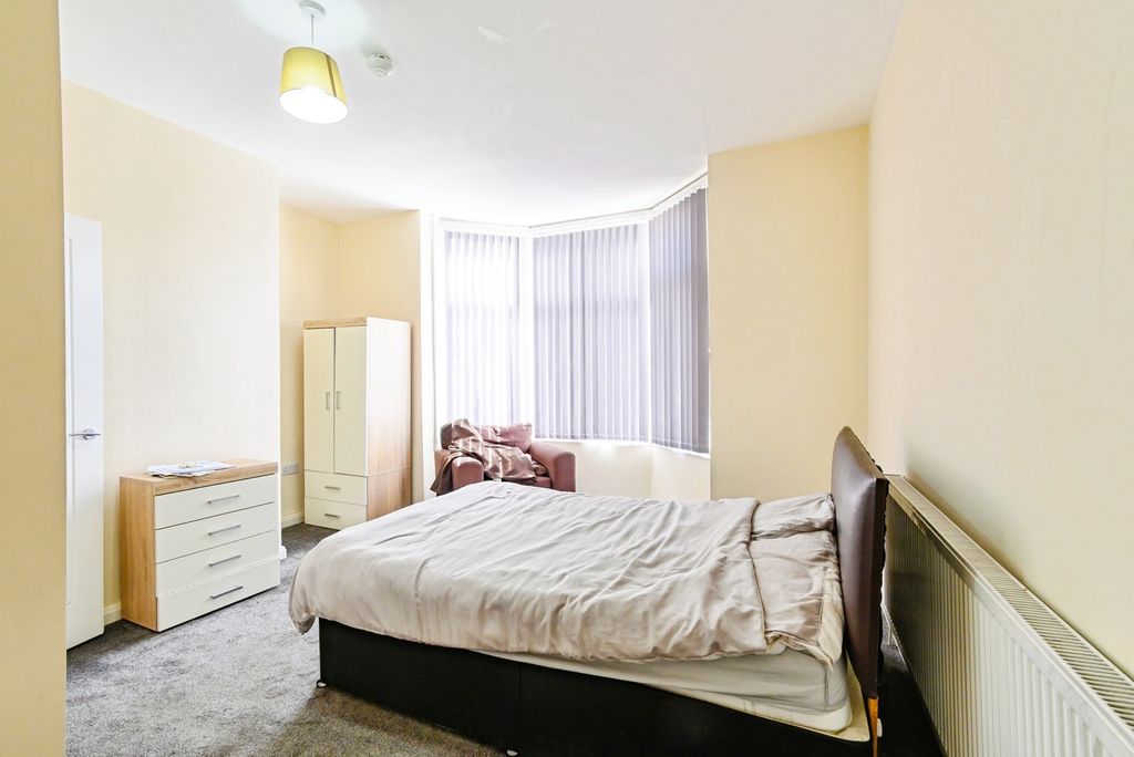 Property photo 3 of 16 Rm 2