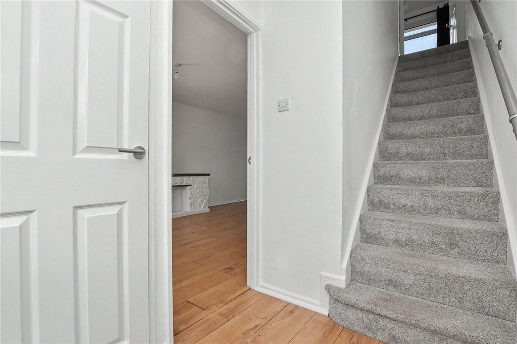 Property photo 3 of 22 Picture No. 19