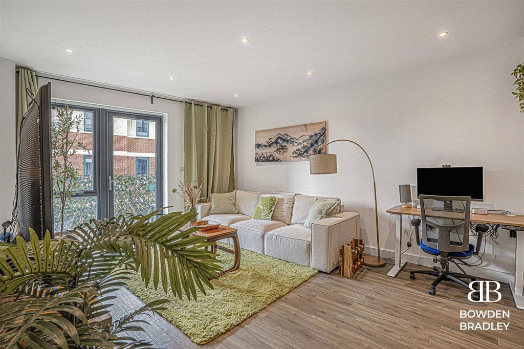 Property photo 3 of 12 Kitchen / Living Room