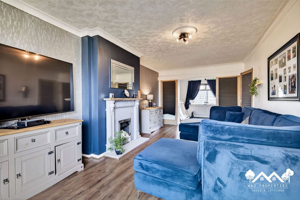 Property photo 2 of 36