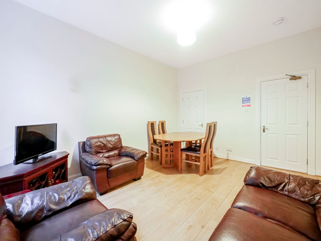 Property photo 3 of 16 Lounge-2