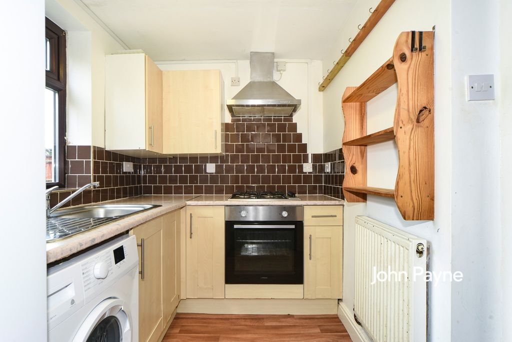 Property photo 2 of 10 Kitchen