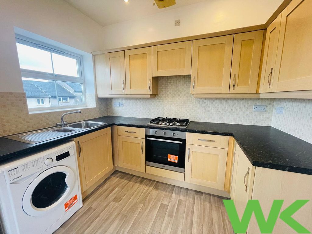 Property photo 3 of 6 Kitchen