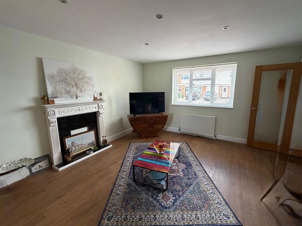 Property photo 2 of 19 Sitting Room