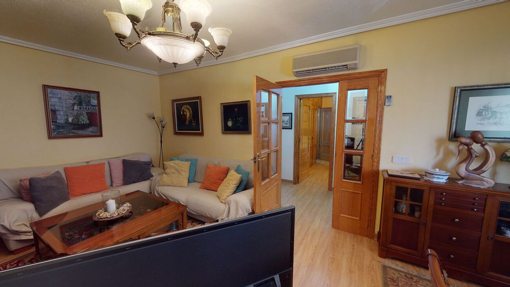 Property photo 2 of 28