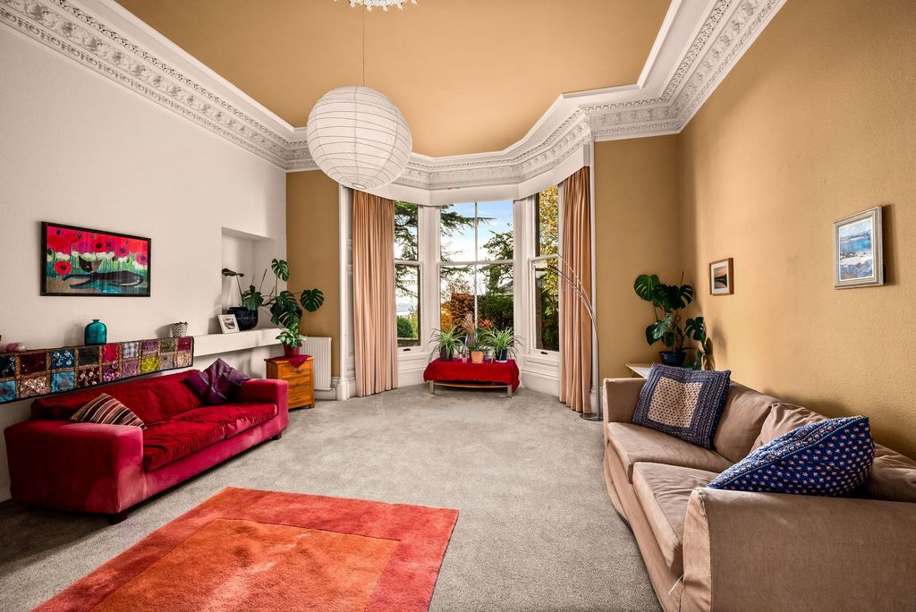 Property photo 2 of 28