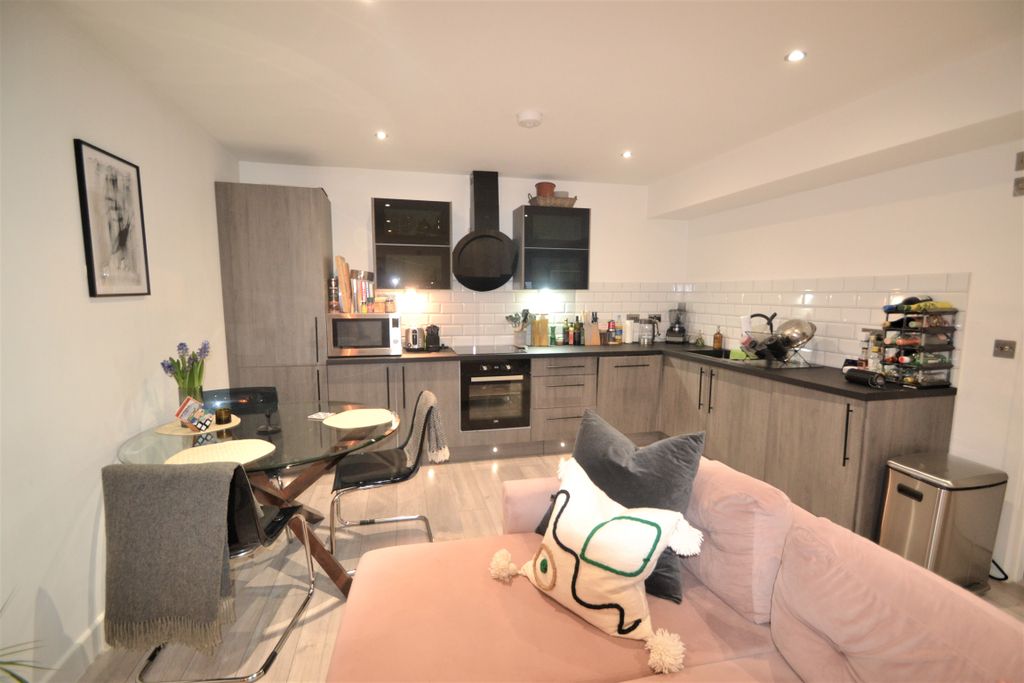 Property photo 3 of 8 Dsc03832