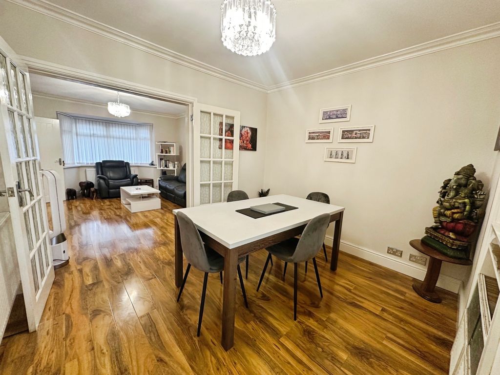 Property photo 3 of 16 Dining Room