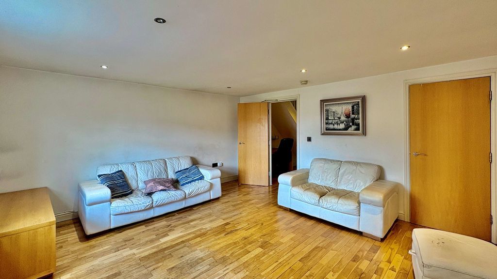 Property photo 3 of 12 Photo 5