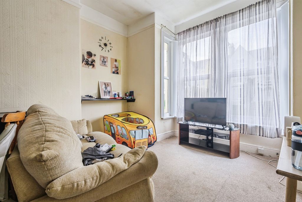 Property photo 2 of 14