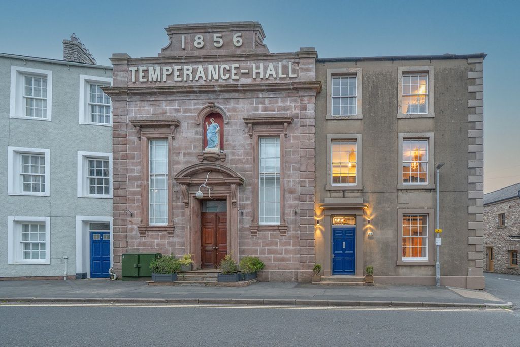 Property photo 2 of 44