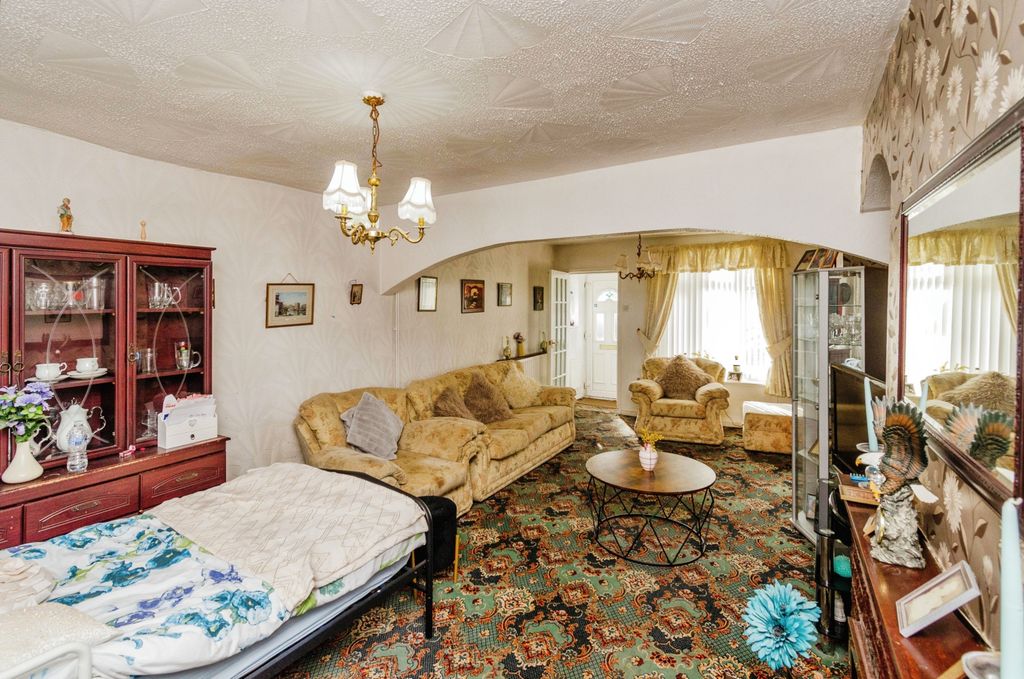 Property photo 3 of 15