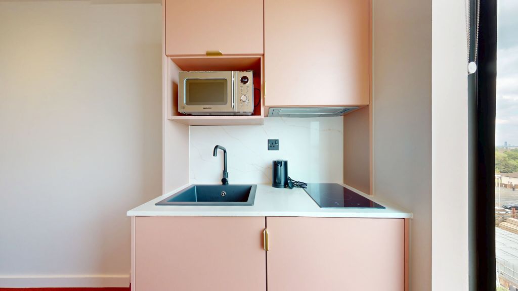 Property photo 2 of 25 Kitchen