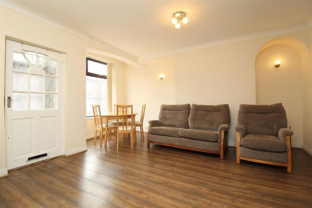 Property photo 3 of 10 9B3Ffe86-165B-4D0D-A2C0-D6370E9A8084_1_201_A.Jpeg