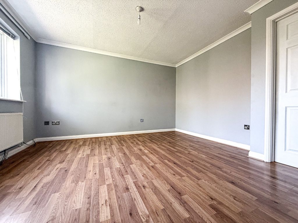 Property photo 3 of 13 5108943