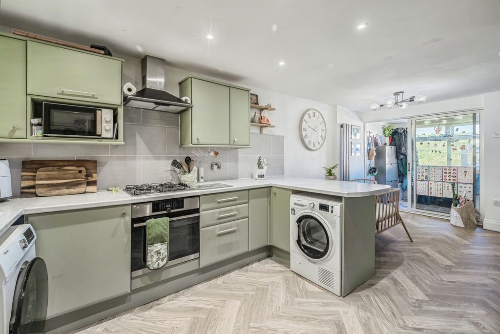 Property photo 2 of 21 Pbox-Img.Jpg