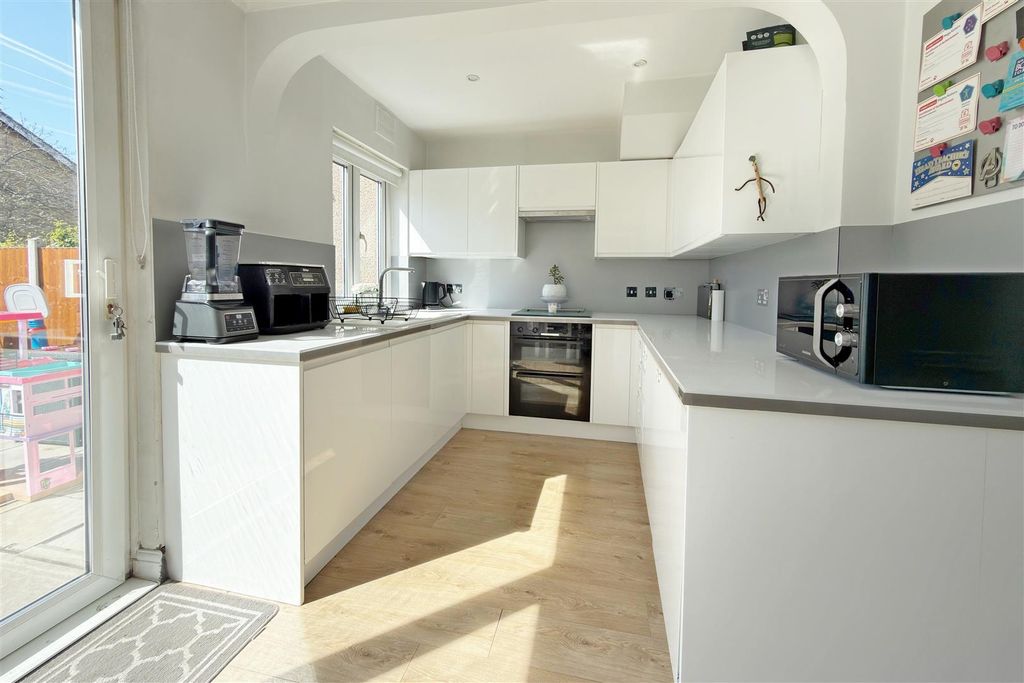 Property photo 3 of 11 Kitchen/Diner