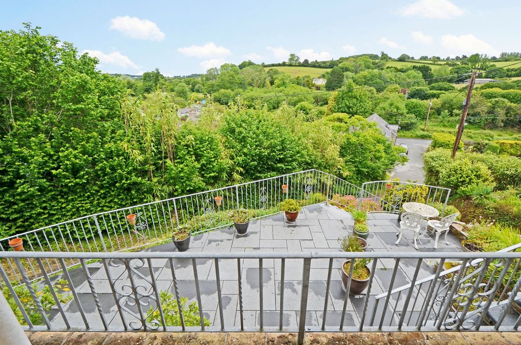 Property photo 2 of 42