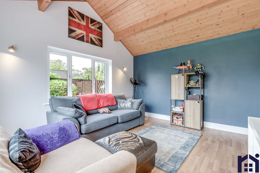 Property photo 3 of 48 Snug
