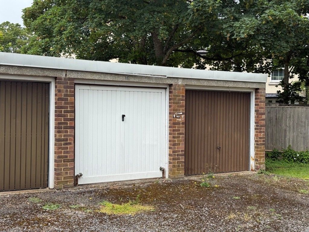 Property photo 2 of 4 Garage 17