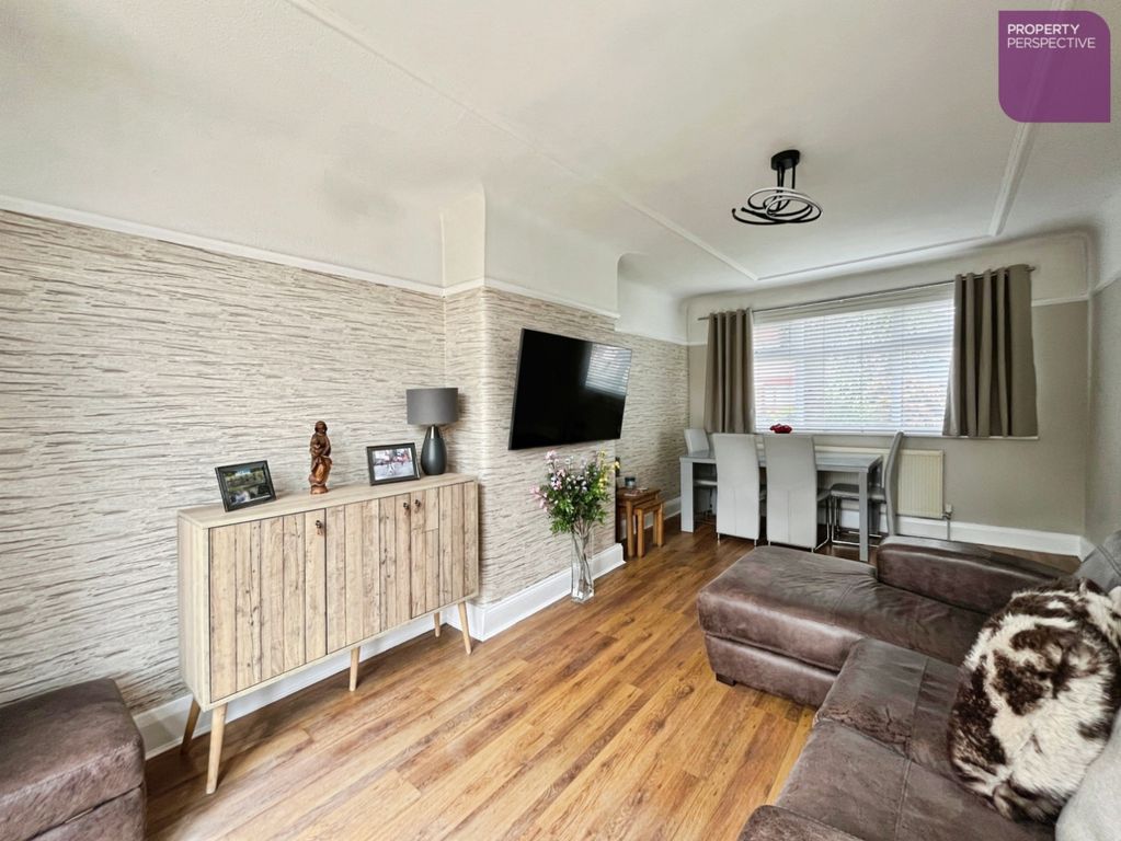 Property photo 3 of 17 Living Room
