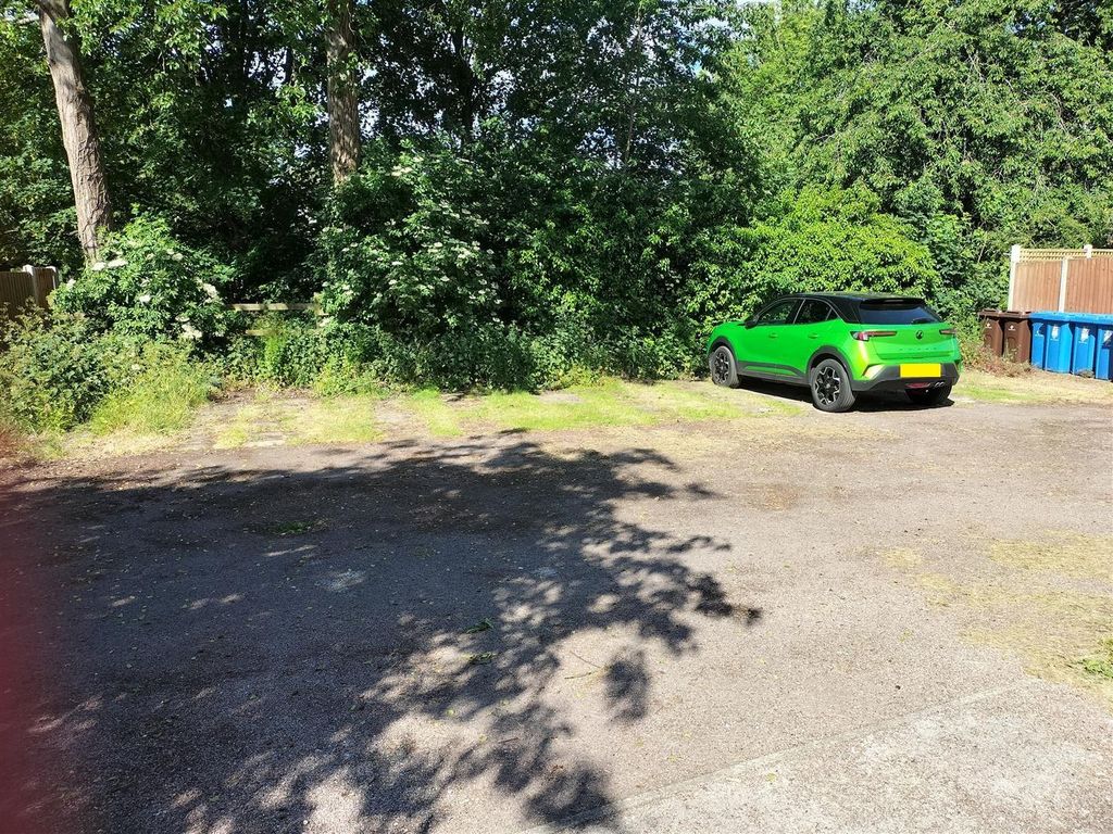 Property photo 3 of 8 Swinderby Car Park.Jpg