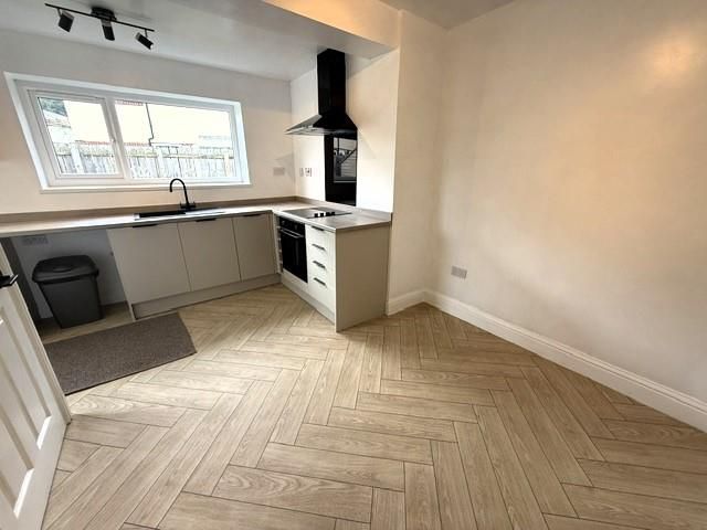 Property photo 3 of 15 Kitchen