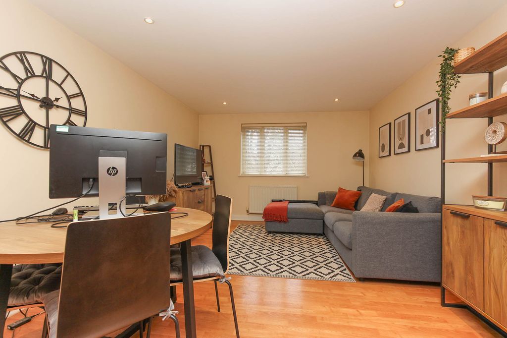 Property photo 2 of 5 Lounge/Dining Area