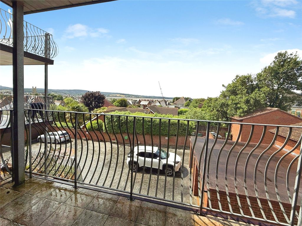 Property photo 3 of 9 Balcony