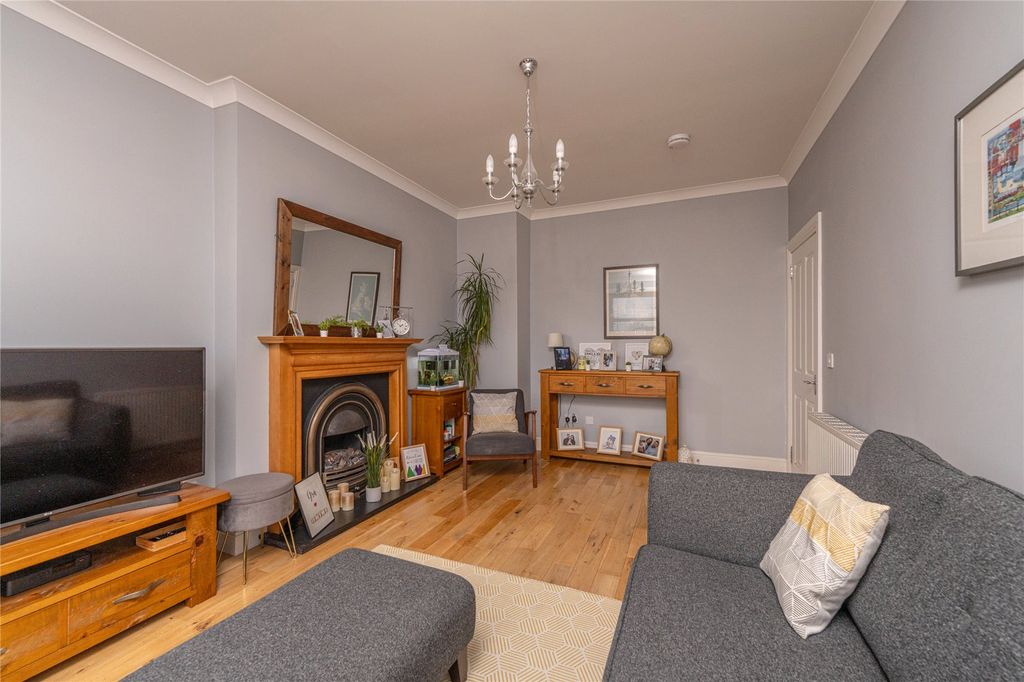 Property photo 3 of 25 Lounge Alt