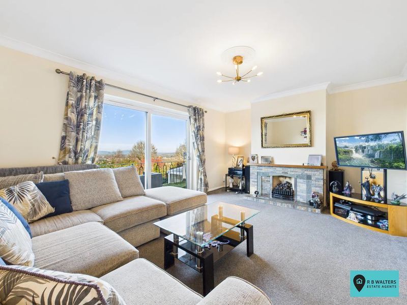 Property photo 2 of 33 Sitting Room