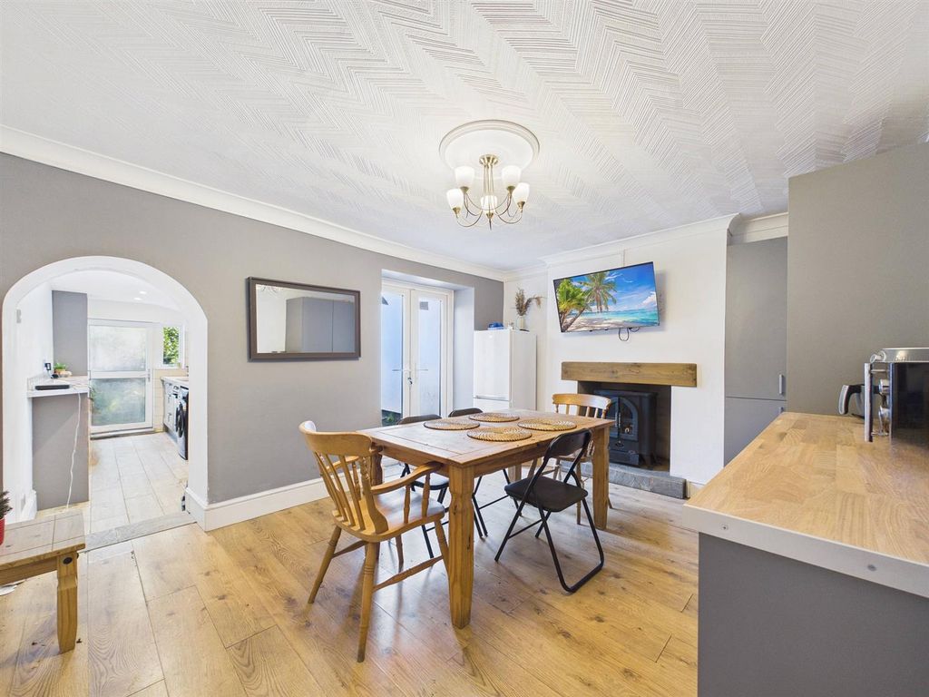 Property photo 2 of 13 2 - Terraced House For Auction, Kingswood.Jpg