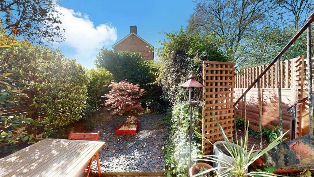 Property photo 2 of 21 Springtime Sunshine