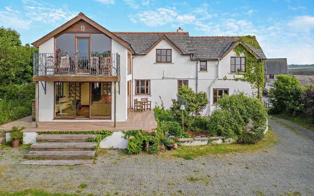 Property photo 2 of 51