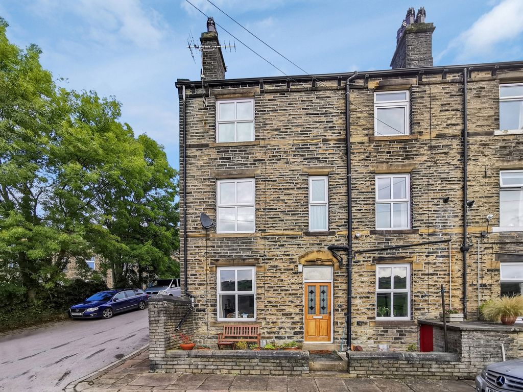 Property photo 1 of 15 415823 - Front