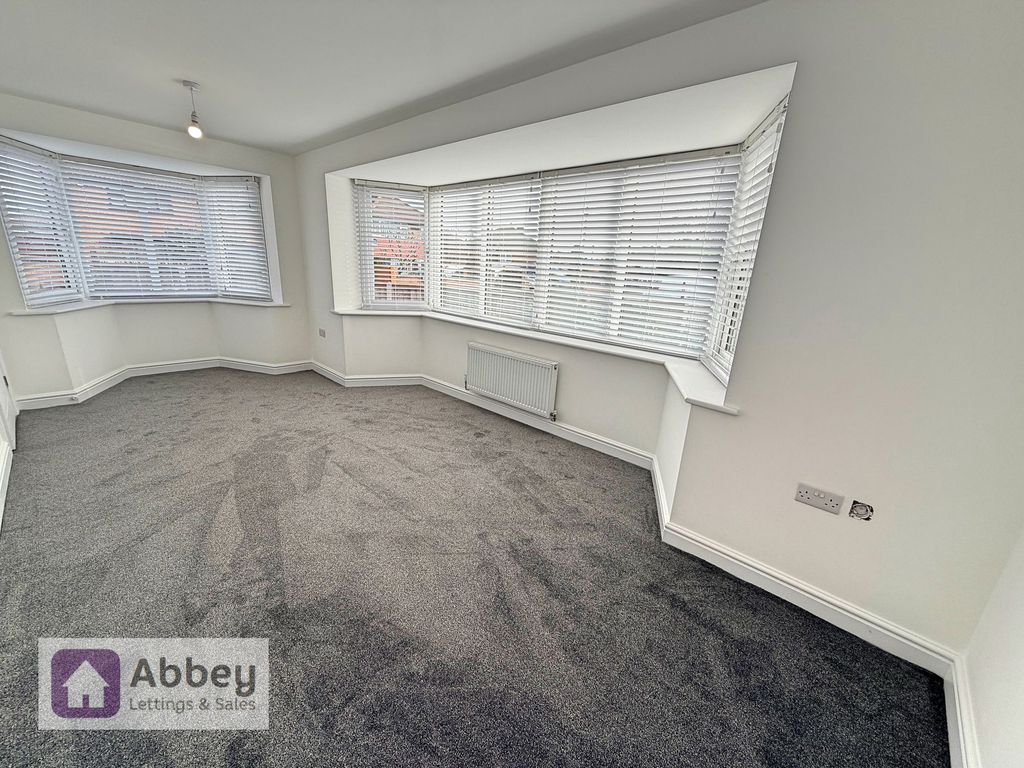 Property photo 2 of 16 Lounge